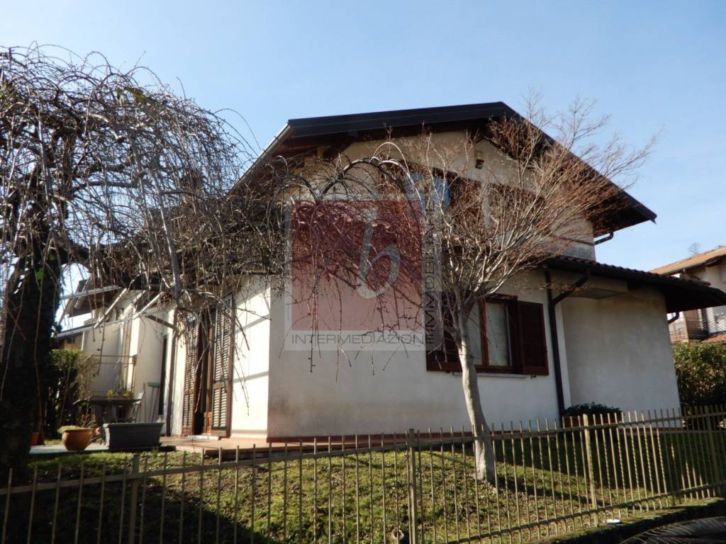 Villa Bifamiliare in vendita a Caravate via Ingegner Silvio Rosnati