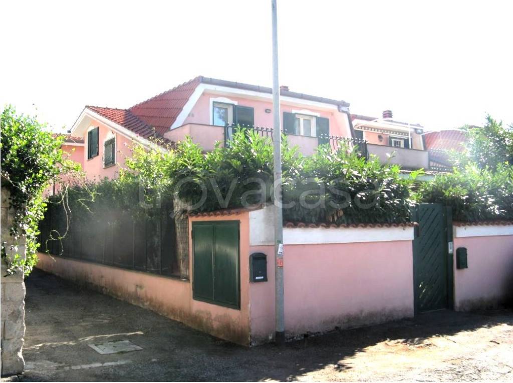 Villa a Schiera in vendita ad Ardea viale Colle Romito
