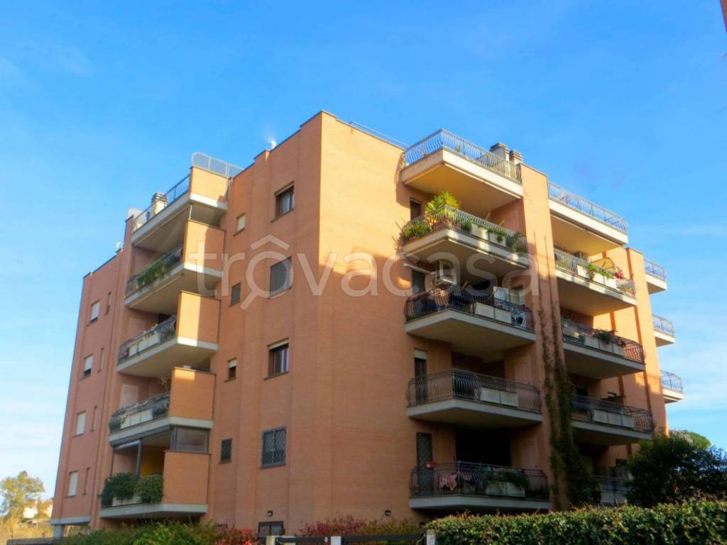 Appartamento in vendita a Roma via Tertenia