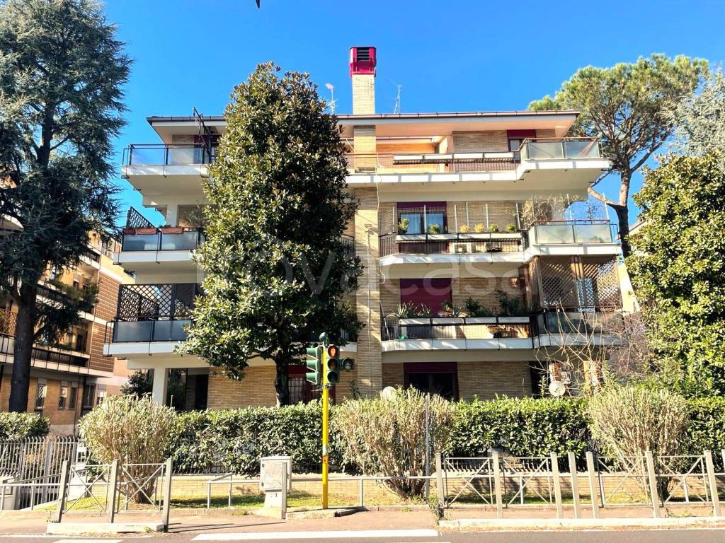 Appartamento in vendita a Roma via della Camilluccia, 183