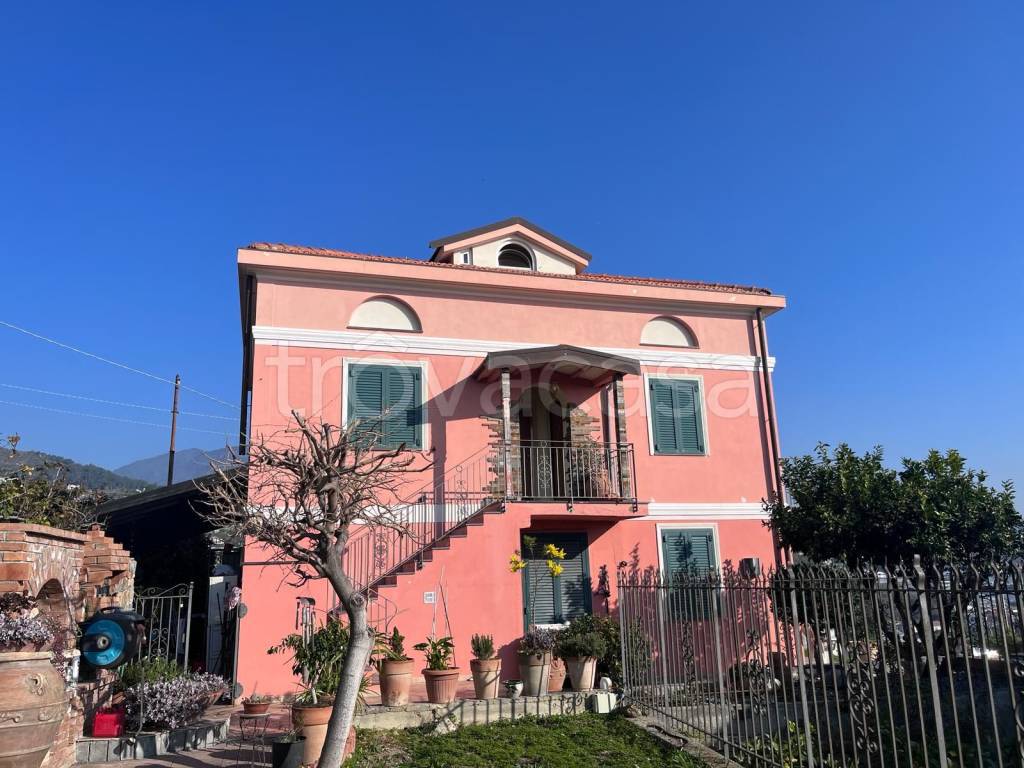 Villa Bifamiliare in vendita a Sanremo strada alla Colla, 119