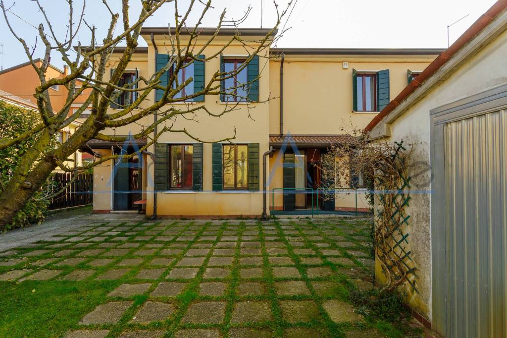 Villa Bifamiliare in vendita a Piove di Sacco via Roma