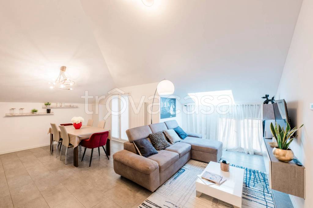 Appartamento in vendita a Dalmine piazza Santa Maria d'Oleno