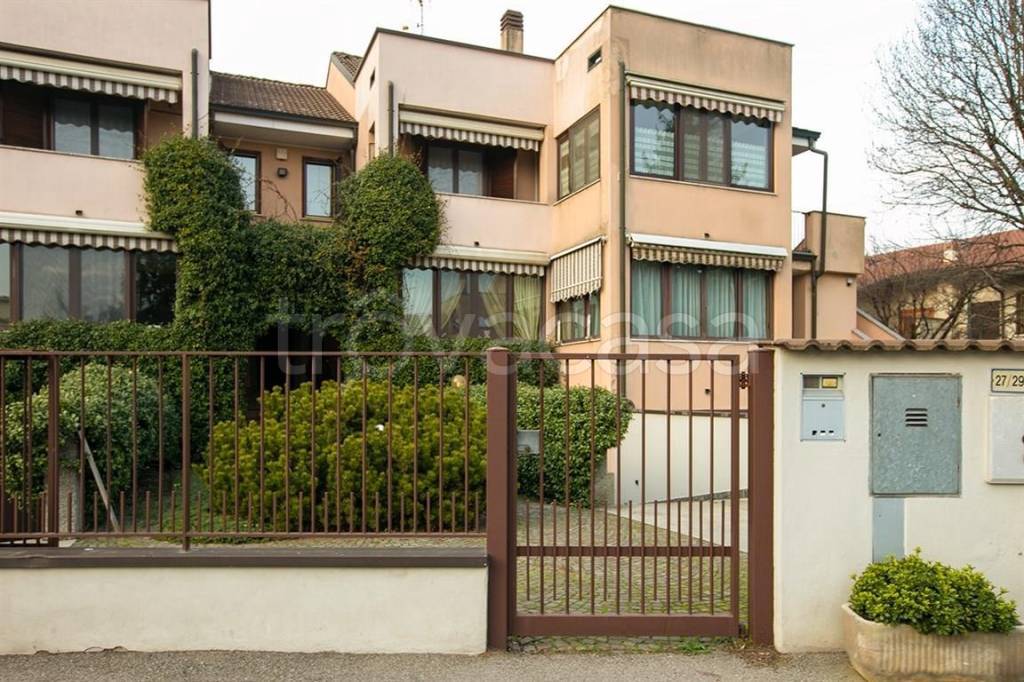 Villa a Schiera in vendita a Mediglia via Parri