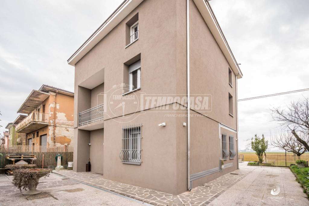 Casa Indipendente in vendita a Carpi strada Statale Romana Nord 38/d
