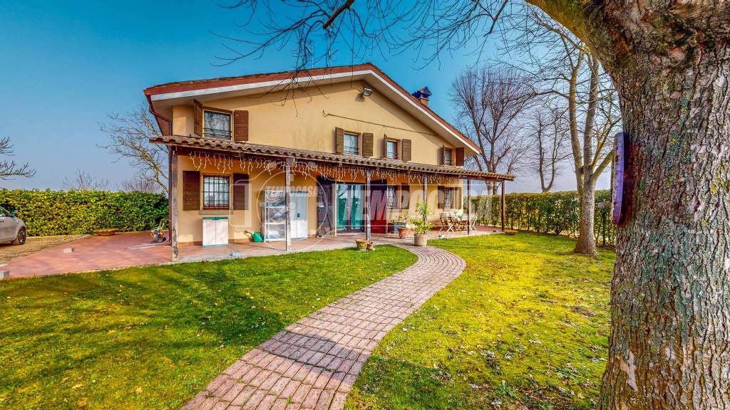 Villa Bifamiliare in vendita a Castello d'Argile via Budriola