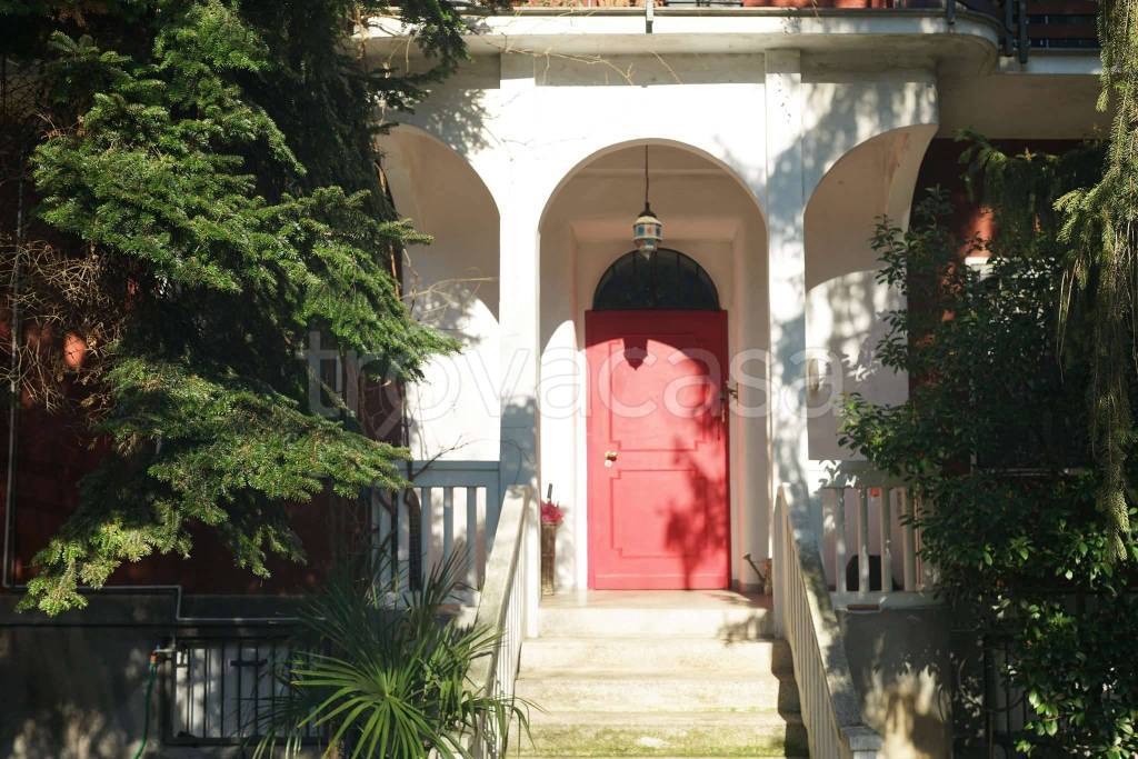 Villa Bifamiliare in vendita a Cinisello Balsamo via Ugo Foscolo 12