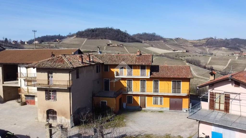 Casa Indipendente in vendita a Monforte d'Alba loc. San giuseppe, 39