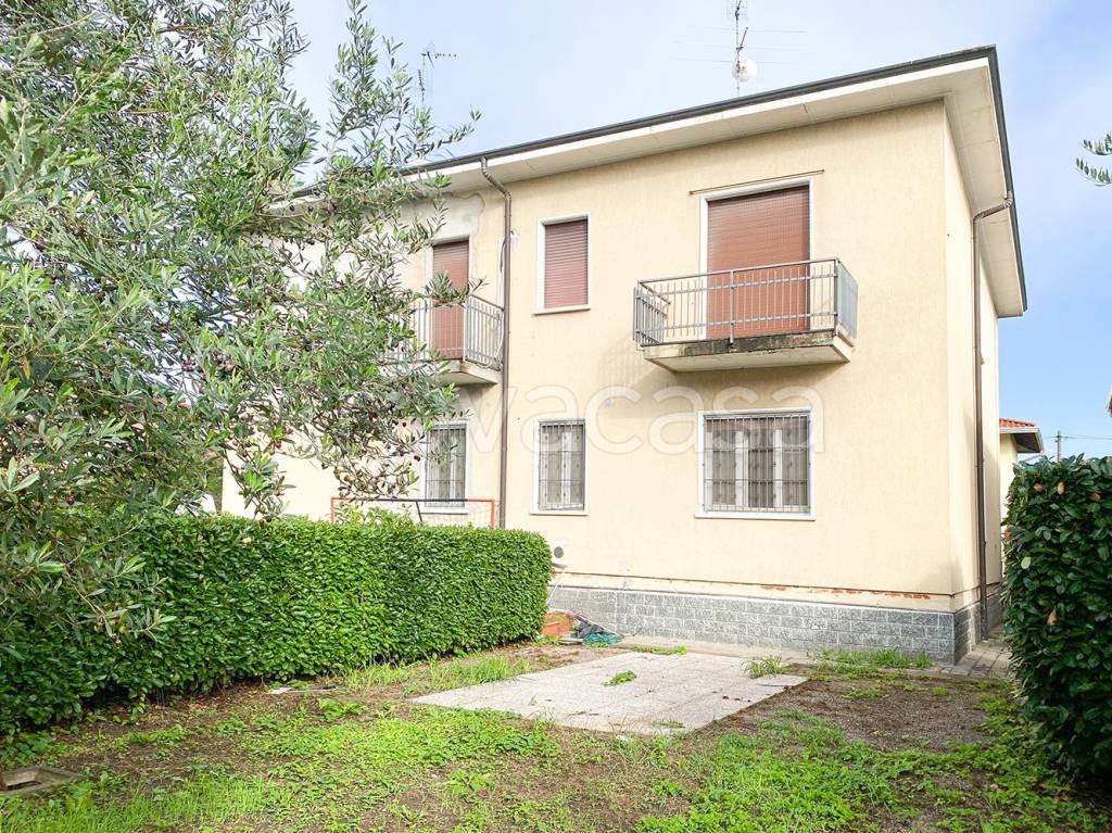 Appartamento in vendita a Lonate Pozzolo via Montello, 10