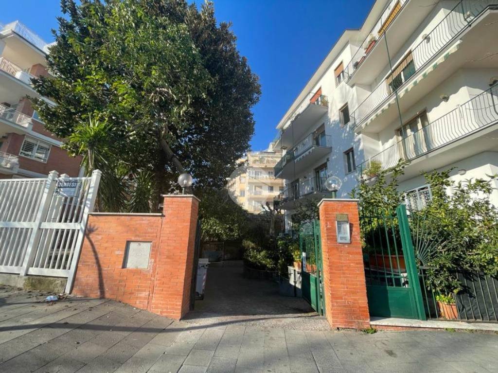 Appartamento in vendita a Napoli via Francesco Petrarca, 33