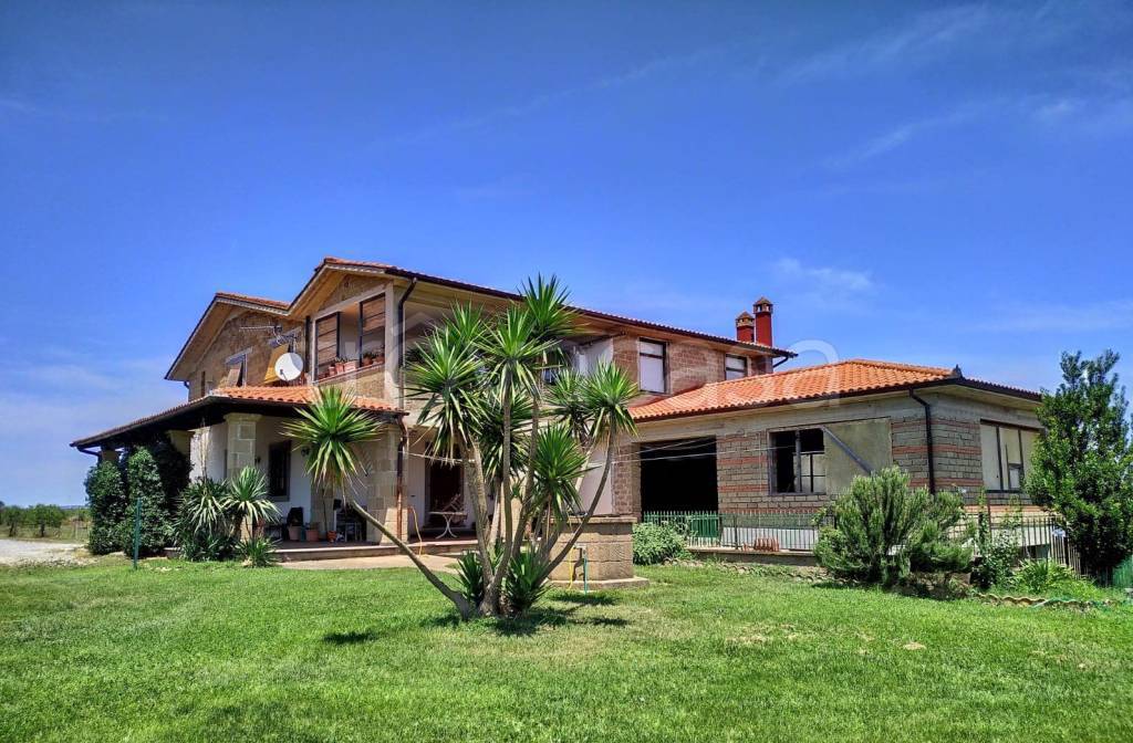 Villa Bifamiliare in vendita a Tuscania strada Provinciale Tarquiniense