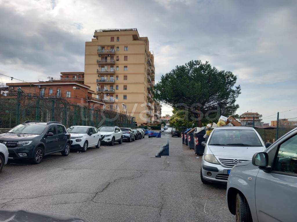 Appartamento in vendita a Roma via Melpomene, 22