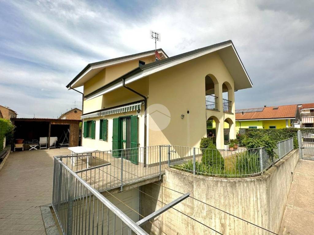 Villa in vendita a Carignano via Brugo, 11