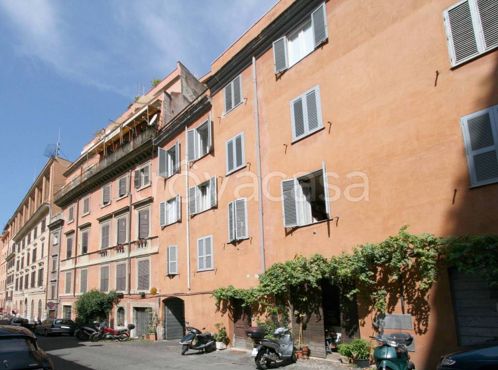 Appartamento in vendita a Roma via in Selci, 54