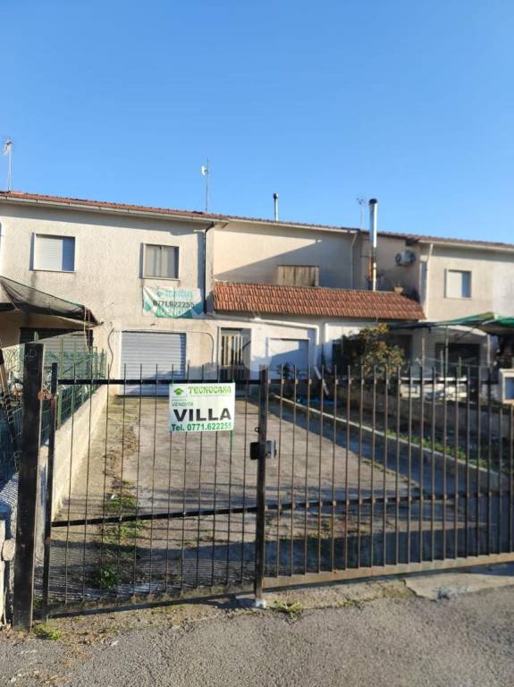 Villa a Schiera in vendita a Santi Cosma e Damiano via Don Frezzalla, 39