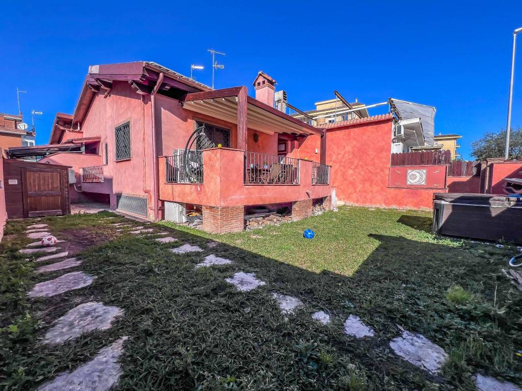 Villa Bifamiliare in vendita a Roma via Medardo Rosso