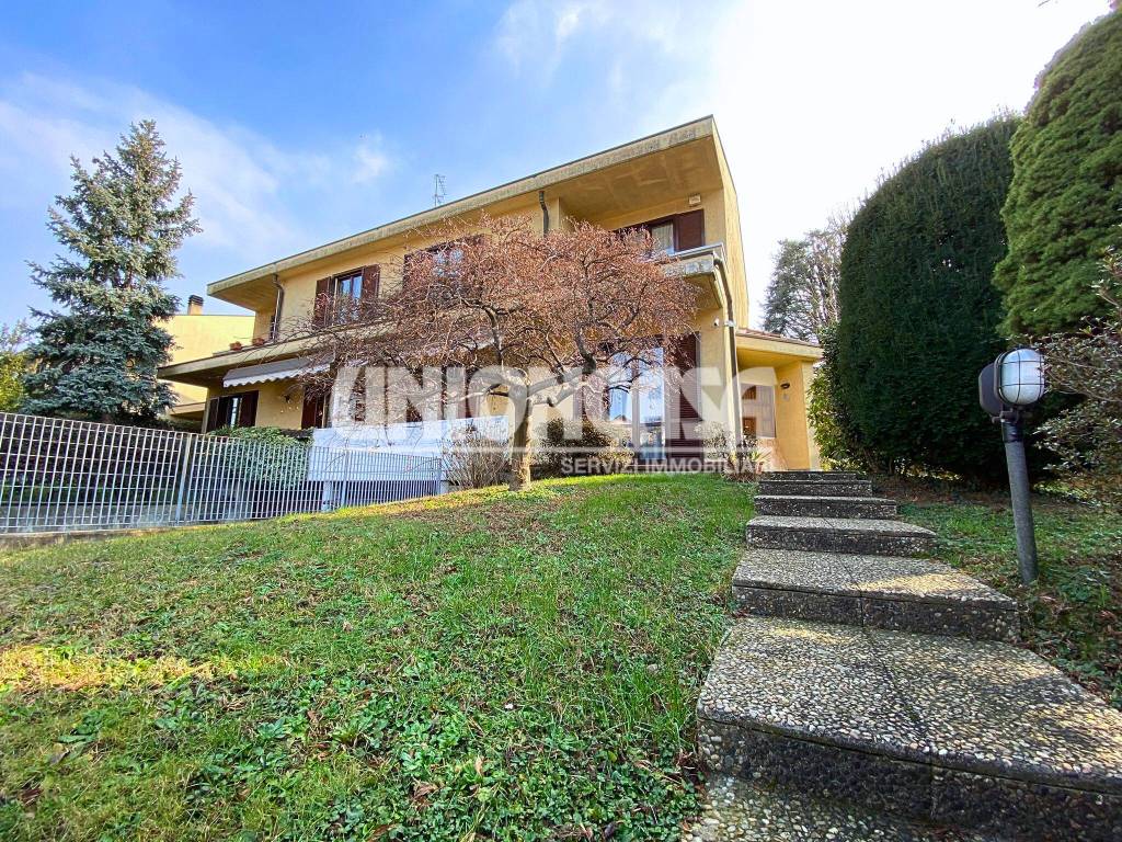 Villa Bifamiliare in vendita a Lomazzo via Graffignana