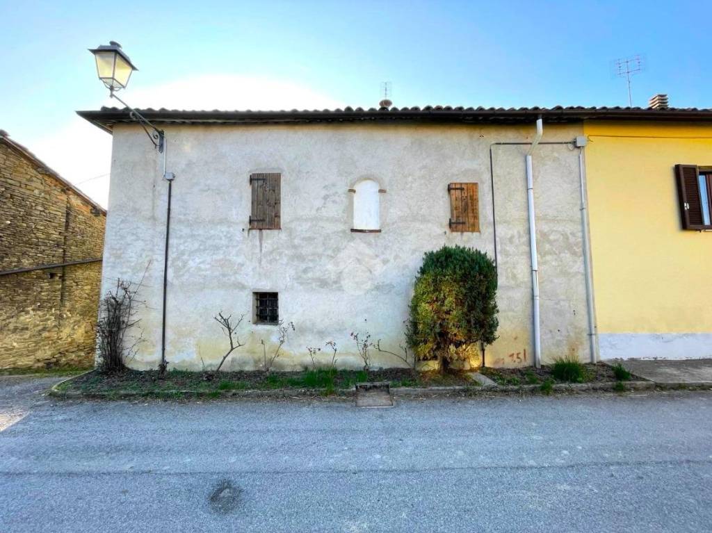 Casa Indipendente in vendita a Belvedere Langhe via mario locatelli, 44