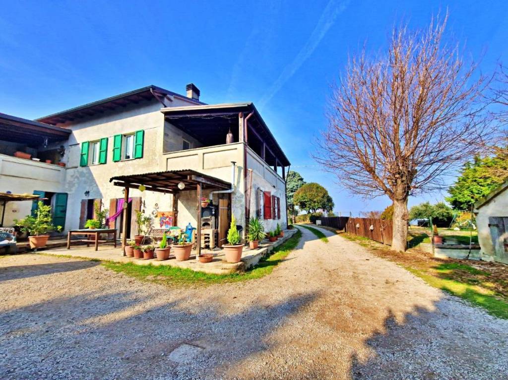 Casa Indipendente in vendita a Tavullia via roma