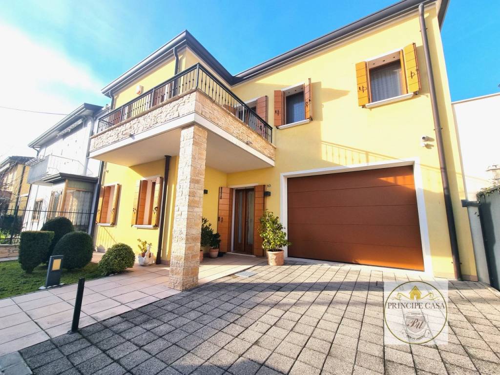 Villa a Schiera in vendita a Padova via Aristide Stefani