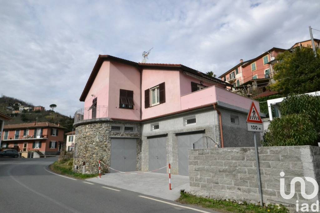 Villa in vendita a Neirone località Acqua, 97a