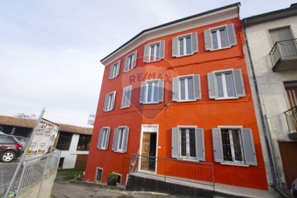 Casa Indipendente in vendita a Castana via roma, 86