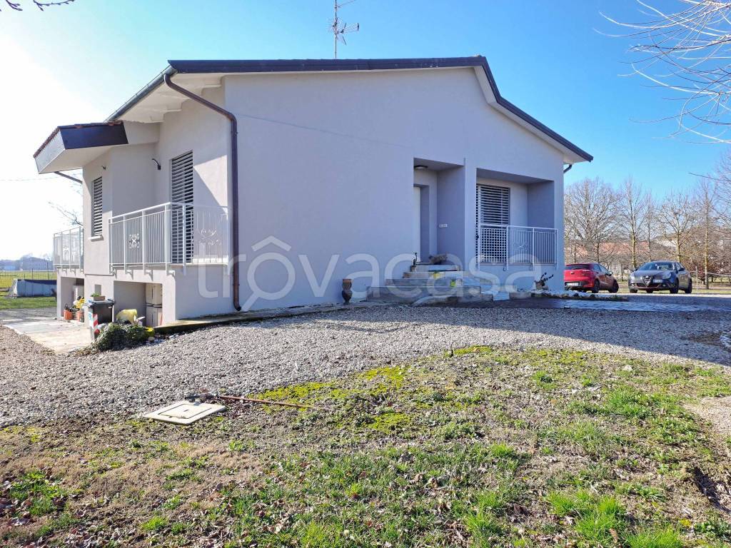 Villa in vendita a Ravarino via Argini