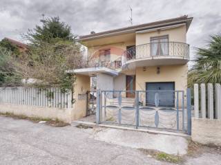 Casa indipendente in vendita a montesilvano via studenti di san giuliano di puglia, 5