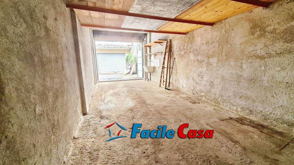 Garage in vendita a Formia via Don Luigi Sturzo, 46