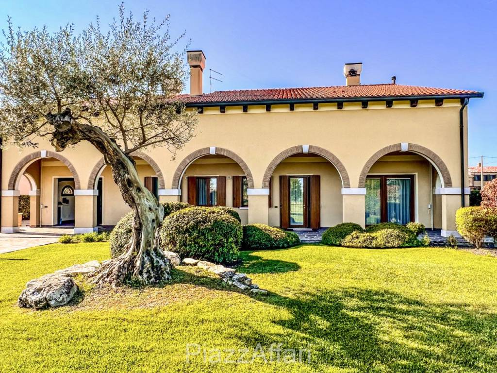 Villa Bifamiliare in vendita a Campolongo Maggiore via Roma