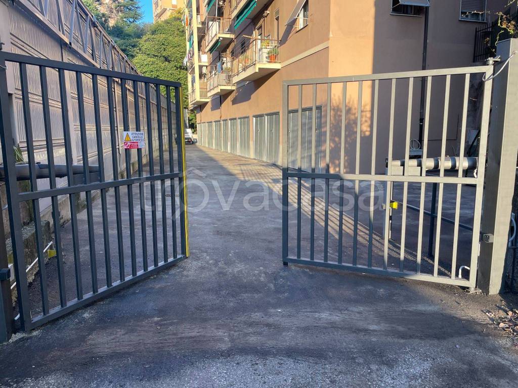 Garage in vendita a Genova via Santa Maria della Costa, 28