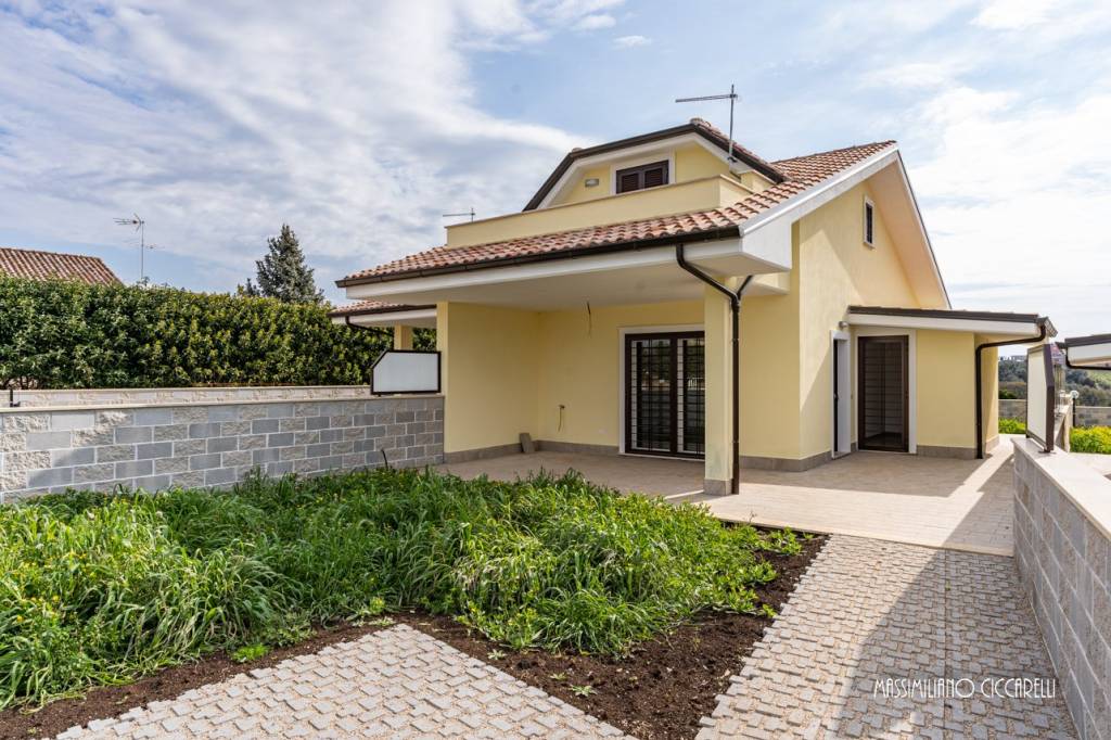 Villa Bifamiliare in vendita ad Albano Laziale via Nettunense