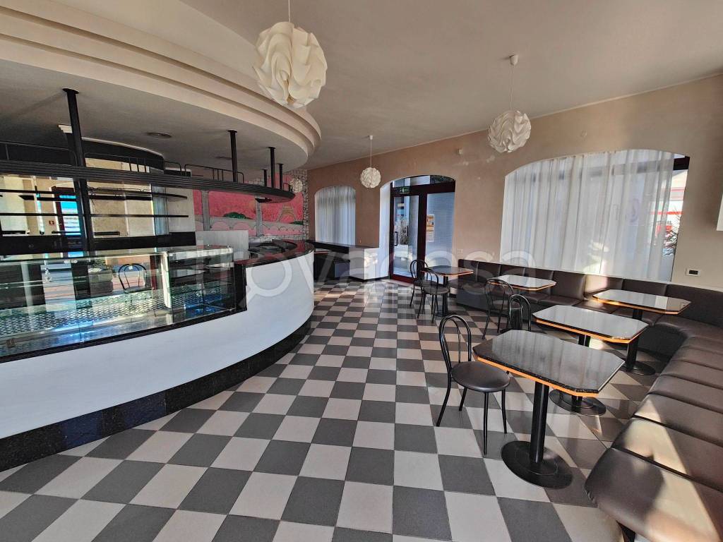 Bar in in affitto da privato a Montebelluna piazza Parigi, 1A