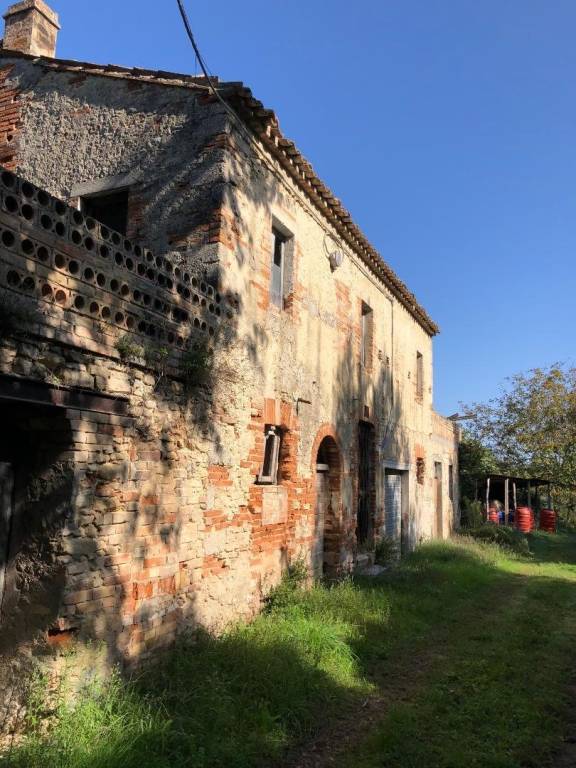Casale in vendita a Campofilone contrada Montecamauro