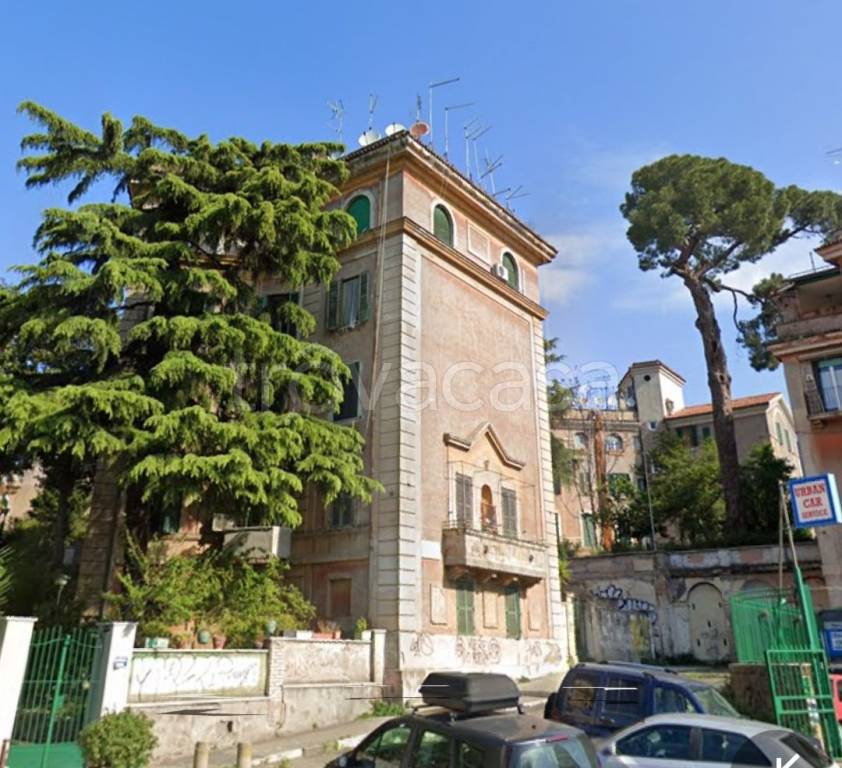 Appartamento in vendita a Roma via Adalberto