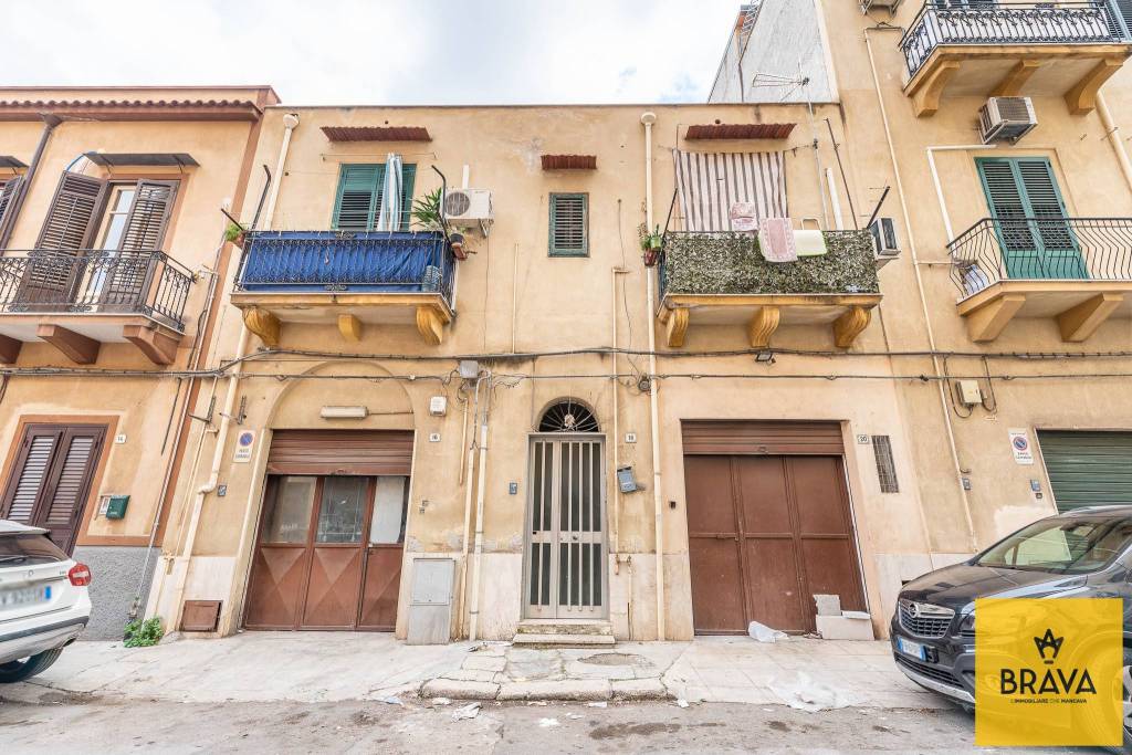 Appartamento in vendita a Palermo via Tommaso Aversa