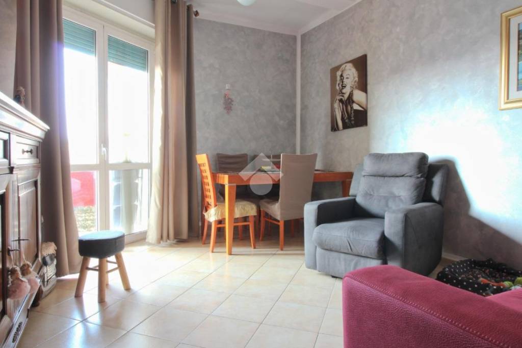 Appartamento in vendita a Pavia via novara, 2