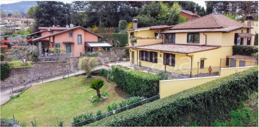 Villa Bifamiliare in vendita a Grottaferrata via del Casalaccio, 12