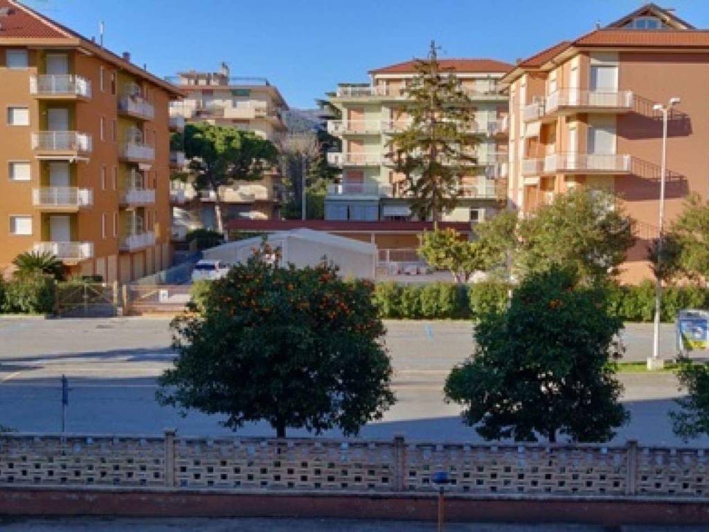 Appartamento in affitto a San Bartolomeo al Mare via Aranci, 4