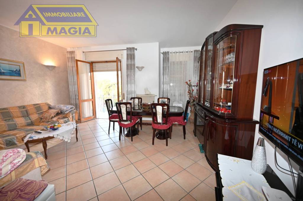 Appartamento in vendita a Spinetoli via Salaria, 120
