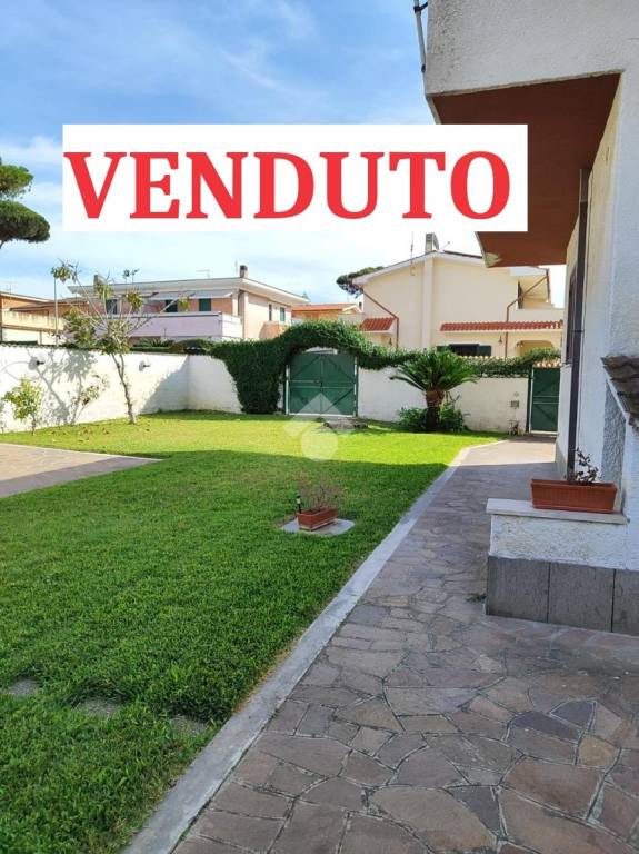 Villa a Schiera in vendita ad Anzio via goya, 62