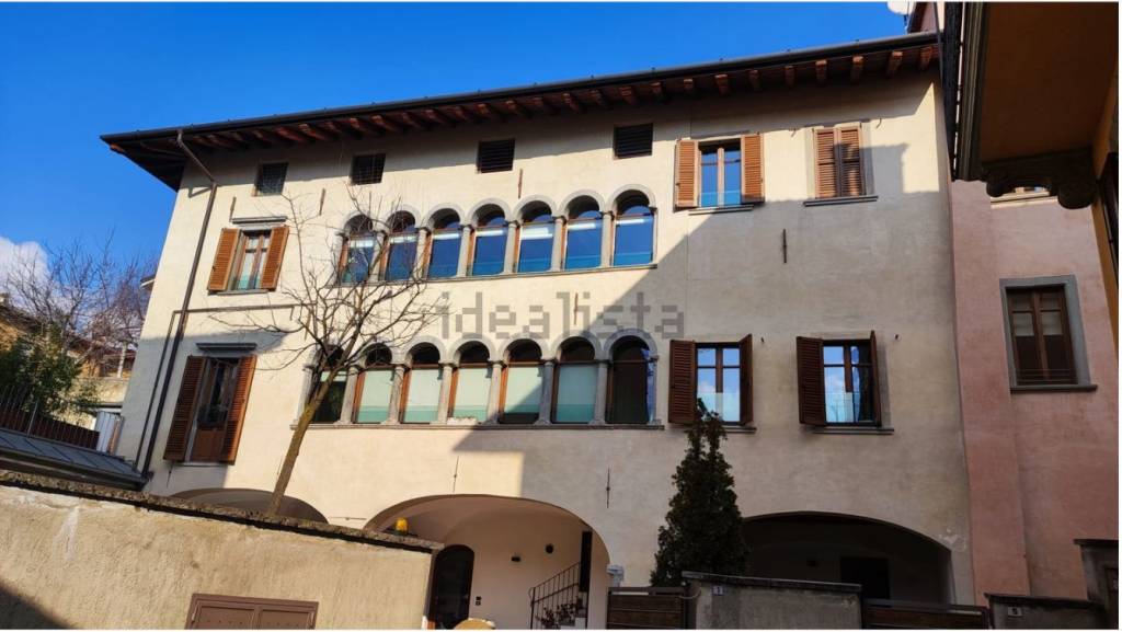 Appartamento in vendita a Clusone via Domenico Giudici, 8