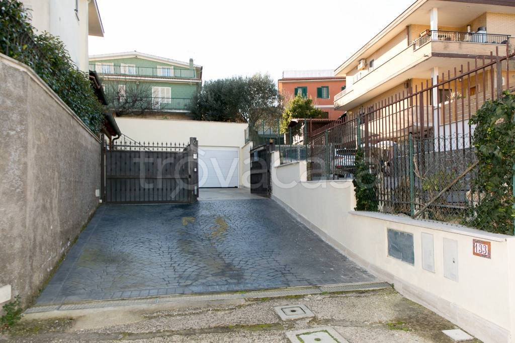 Villa Bifamiliare in vendita a Roma via Cogliate, 133