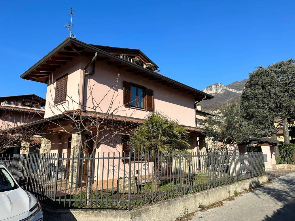 Villa in vendita a Calolziocorte
