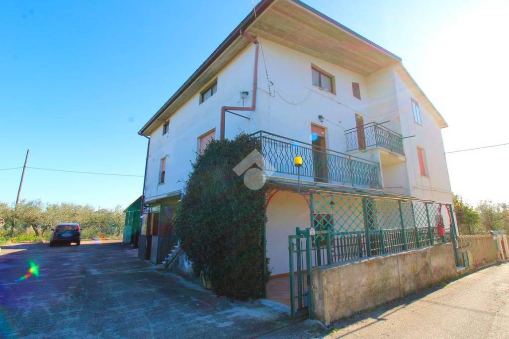 Casa Indipendente in vendita a San Vito Chietino contrada Acquaviva, 24