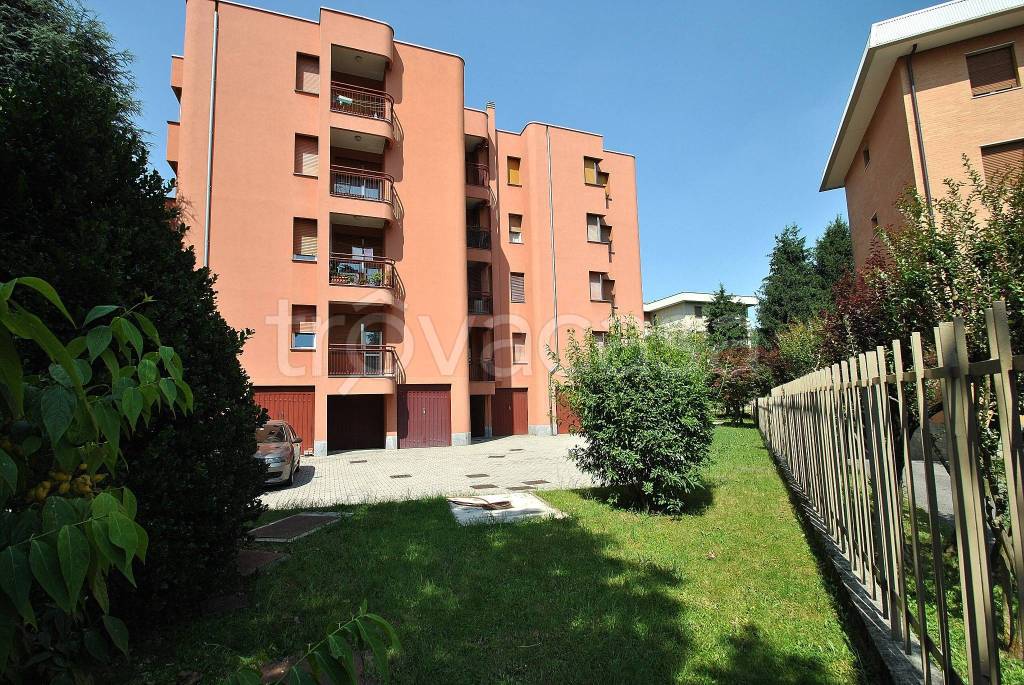 Appartamento in vendita a Vimercate via Luigi Cadorna, 40