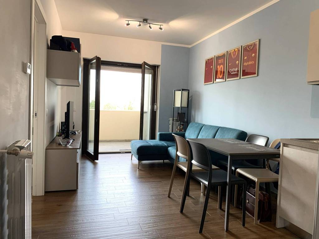 Appartamento in vendita a Roma via Erminio Macario