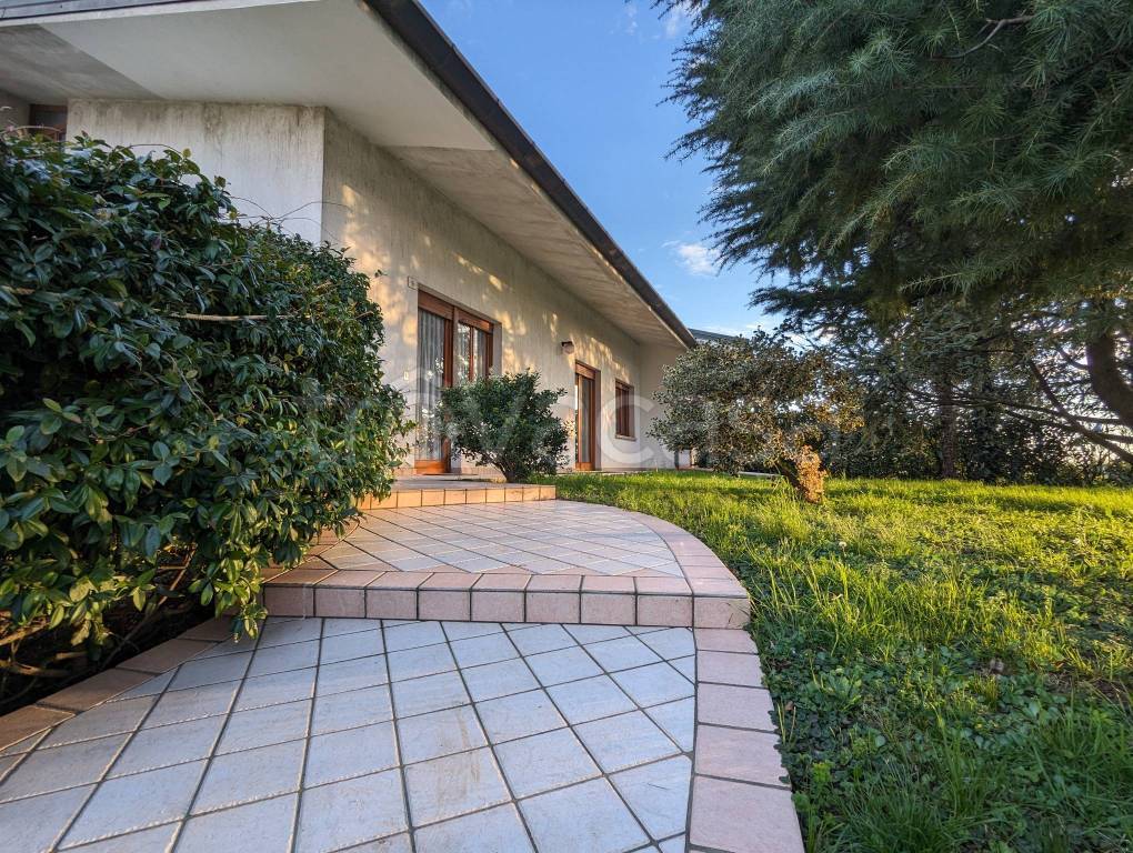 Villa Bifamiliare in vendita a Premariacco via San Giovanni