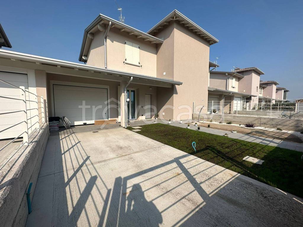Villa a Schiera in vendita a Montichiari via Alessandro Manzoni