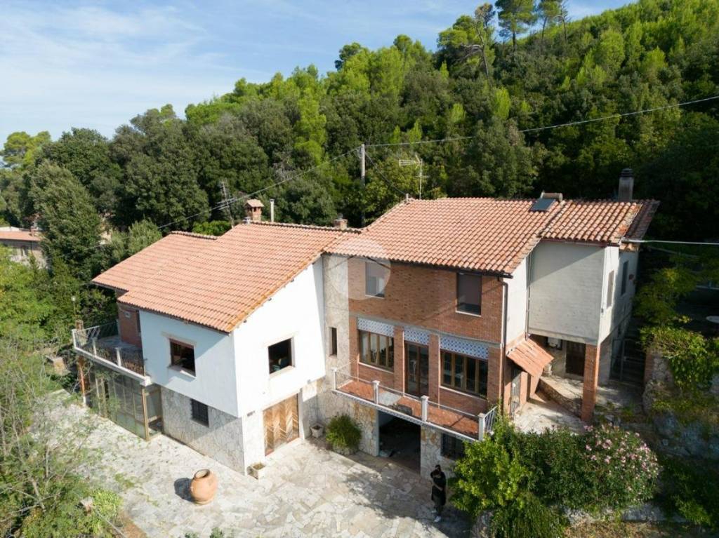 Villa in vendita a Calvi dell'Umbria via colletarocco